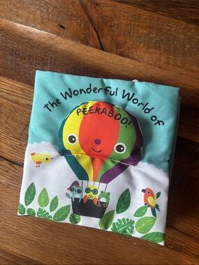 🐈melissa & Doug Wonderful World of Peekaboo Book🐈